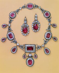 Del av en antik spinell och diamant parure som består av tiara, hårprydnad, halsband och öronhängen av Unbekannt