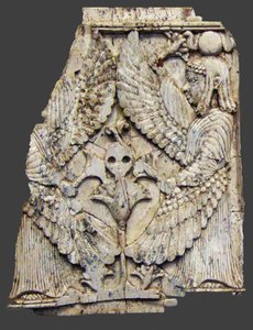 Plack föreställande bevingade varelser, Nimrud, Mesopotamien, 800-700-talet f.Kr. av Unbekannt