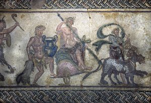 Romersk konst: Dionysos triumf (Bacchus, Bacco). Guden klättrade på en tank i mitten. Den bär en lagerkrans och håller en thyrse (lans omgiven av murgröna med en kotte i slutet). Två pantrar avancerar framför honom. Bakom tanken, en av Unbekannt