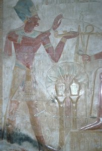 Seti I som erbjuder rökelse till Horus, Temple of Seti I, Egyptian New Kingdom, XIX:e dynastin, ca 1318 f.Kr. (polykrom relief) av Unbekannt