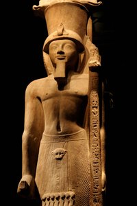 Staty av farao Sethi II (Seti eller Sety) (1200-1194 f.Kr.) av den 19:e dynastin i rosa gres, den bär en spira med symbolen för guden Amon, Egyptiska museet i Turin. av Unknown