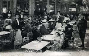 Kurortsturism: vy över en restaurang i Vichy och dess curistklientel, Allier 1905 ca (kurortsturism: restaurang i Vichy, Frankrike av Unbekannter Künstler