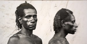 Två män, Papua Nya Guinea (silvertryck av gelatin) av Unbekannt