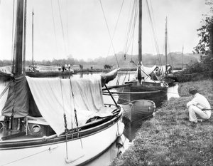 Storbritannien: Yachts and River Craft vid Wroxham Broad. Norfolk Broads, av Unbekannt