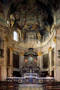 Utsikt över altare och fresker av Lorenzo Peracino (1710-1788), Sanctuary of Madonna del Sasso, Piemonte, Italien av Benjamin Baud