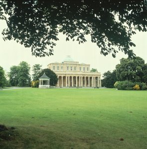 Utsikt över exteriören, byggd 1825-30 (foto) av Unbekannt