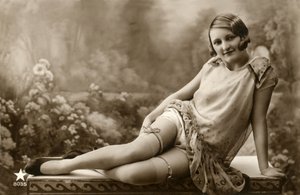 Frau im leichten Kleid, ca. Anfang 1900 (Postkarte) von 