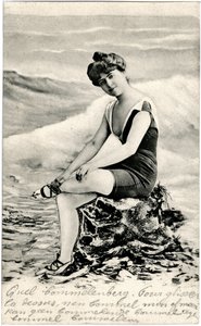 Frauen im Badeanzug, ca. Anfang 1900 (Postkarte)