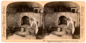 En samaritansk kvinna vid Jacobs Well, Palestina, 1900. av Underwood and Underwood