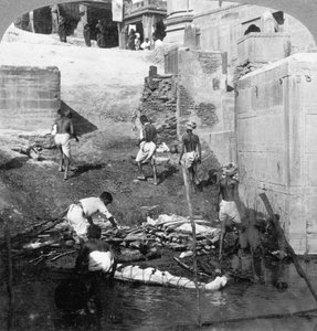 Badning och bränning av hinduiska döda, Benares Varanasi, Indien 1903.