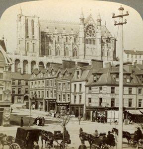 Cathedral and Main Street, Queenstown, Irland, c sent 1800-tal. av Underwood and Underwood