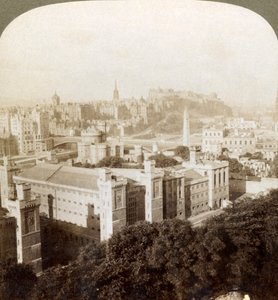 Edinburgh, från Calton Hill, S.W. till slottet, över gammal begravningsplats, Skottland, 1902. av Underwood and Underwood