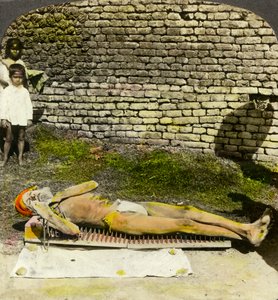 Hinduisk hängiven på en nagelbädd nära helgedomen i Kali, Calcutta, Indien, tidigt 1900-tal av Underwood and Underwood