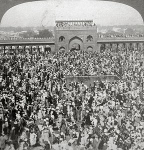 I Jumma-moskéns domstol, Delhi, Indien, 1903. av Underwood and Underwood