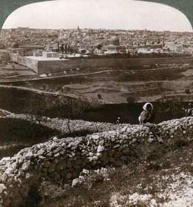 Jerusalem, sett från sydost, visar platsen för templet, Palestina, 1900-talet. av Underwood and Underwood