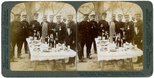Lunch med general Nogi vid japanska högkvarteret, Port Arthur, Manchuriet, 1904. av Underwood and Underwood