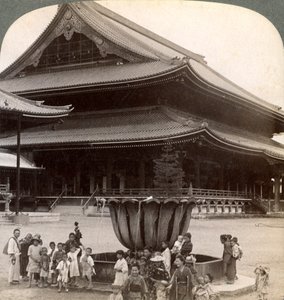 Huvudfronten av Higashi Hongan-ji, största buddhistiska tempel i Japan, Kyoto, 1904. av Underwood and Underwood