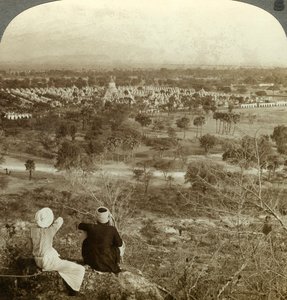 Pagoder, Mandalay, Burma, ca 1900-talet. av Underwood and Underwood