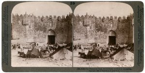Damaskusporten, den norra ingången till Jerusalem, Palestina, 1896. av Underwood and Underwood