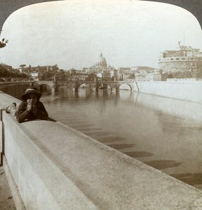 Floden Tibern, Castel Sant Angelo och Peterskyrkan, Rom, Italien. av Underwood and Underwood