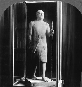Den berömda trästatyn kallad Sheik-el-Beled, Kairo, Egypten, 1905. av Underwood and Underwood