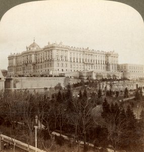 Det imponerande kungliga palatset och Royal Park Campo del Moro...Madrid, Spanien, 1902. av Underwood and Underwood