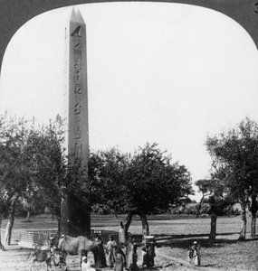 Obelisken i Heliopolis, Egypten, 1905. av Underwood and Underwood
