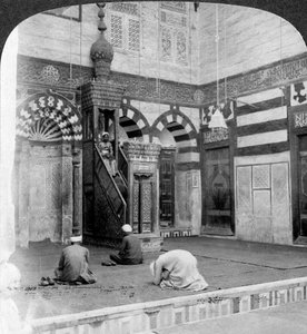 Bönnisschen och predikstolen i Kait Beys gravmoské, Kairo, Egypten, 1905. av Underwood and Underwood