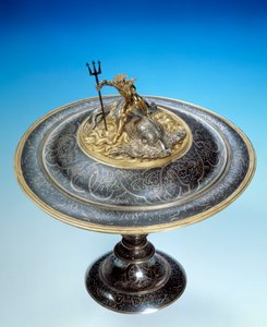 Kopp täckt av silver nielle och guld toppad av en statyett av Neptunus. Sent 1500-tals Paris. Louvren av Unknown artist