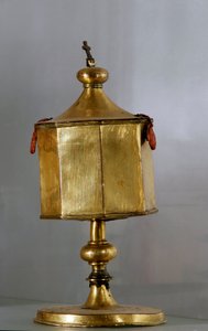 Guldpläterad silverpyxid av Unknown artist