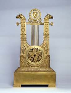 Harpformad öppen spisklocka. av Unknown artist