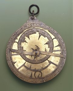 Latinsk astrolabium användes i Italien och södra Europa i början av 1300-talet. av Unknown artist