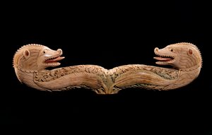 Orientalisk konst: tau de houlette (änden på herdepinne) med elfenbensdjurshuvuden. 1400-talets Paris, Armeniskt museum av Unknown artist