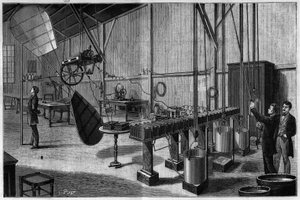 Aerostatic workshop of Tissandier freres: Översikt över en propeller med två helicoide-pallar som drivs av en Siemens dynamo elektrisk maskin och ett batteri av lätta kaliumklorid bikromatbatterier. Gravyr från 1883. i "" La Nature. Granskning av vetenskap av Unknown artist