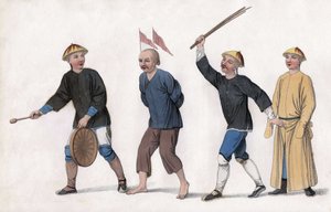 Åtal tas till domstol. För att fånga allmänhetens uppmärksamhet fästs röda flaggor på hans huvud och en man ringer med gongongen. Gravyr, i "The Punishments of the Chinese", London av Unknown artist