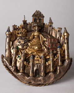 Knapp av en mantel som kallas (Quignon des demoiseaux), silversmide av Unknown artist