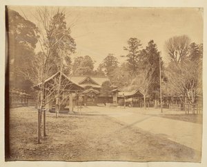 [Innergård i ett oidentifierat japanskt tempel] av Unknown artist