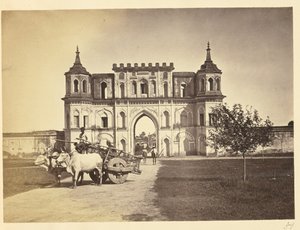 [Porten till Moti Mahal, Lucknow] av Unknown artist