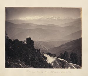 Himalaya [sic] Range från baksidan av Darjeeling av Unknown artist