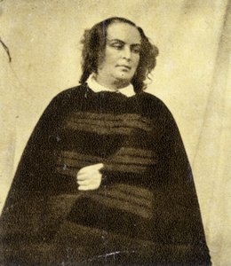 Fru Victor Hugo, fortfarande klädd i svart sedan hans dotter Leopoldine dog av Unknown artist