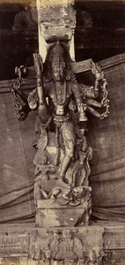Pelare och figur, skuren ur en enda sten. Coimbatore av Unknown artist