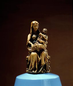 Saint Anne, Jungfrun och barnet i elfenbensskulptur från 1300-talet. Realiserat i norra Frankrike. Musee Vivenel, Compiegne av Unknown artist