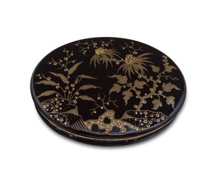 Snusdosa som innehåller miniatyrporträtt av drottning Elizabeth I, tidigt 1700-tal (guld och sköldpaddsskal) (se även 3089928) av Unknown artist