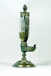 Tidsmätning: 1700-tals oljeklocka. av Unknown artist