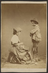 [Kvinna syr medan pojke tittar på] av Unknown artist