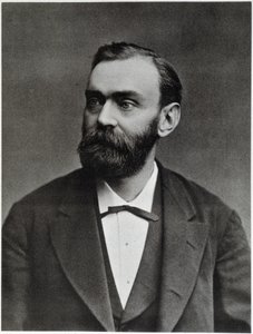 Alfred Nobel vid 50 års ålder - fotografi av Unknown photographer