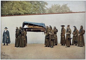 Bröder till en välgörenhetssylt som bär en sjuk person till sjukhuset, Italien, sent 1800-tal. av Unknown photographer