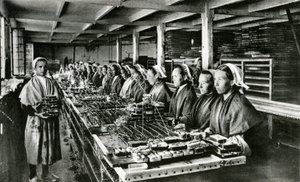 Konservering av sardiner, sardinindustri, Finistère, Bretagne (svartvitt foto) av Unknown photographer