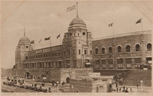 Ingång till stadion, British Empire Exhibition, Wembley av Unknown photographer