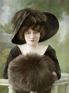 Franska komikern Cora Laparcerie (1875-1951) foto från franska tidningen "Le Theatre" 1 januari av Unknown photographer